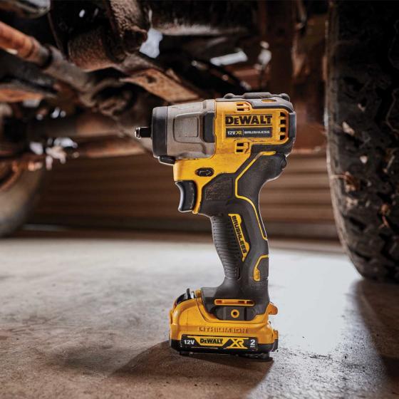 Аккумуляторный компактный импульсный гайковерт DEWALT DCF902D2, 10.8 (12) В, 2 Ач, кейс